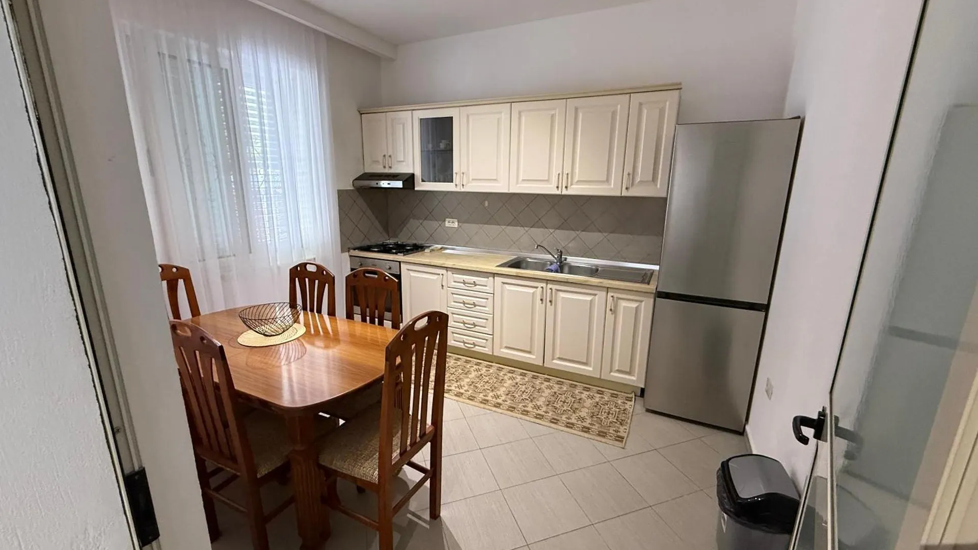 VelipojëEnea Houseアパートメント アルバニア
